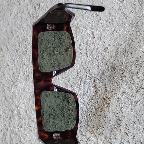 Celine authentic rectangle tortoise sunglasses - Picture 4 of 11